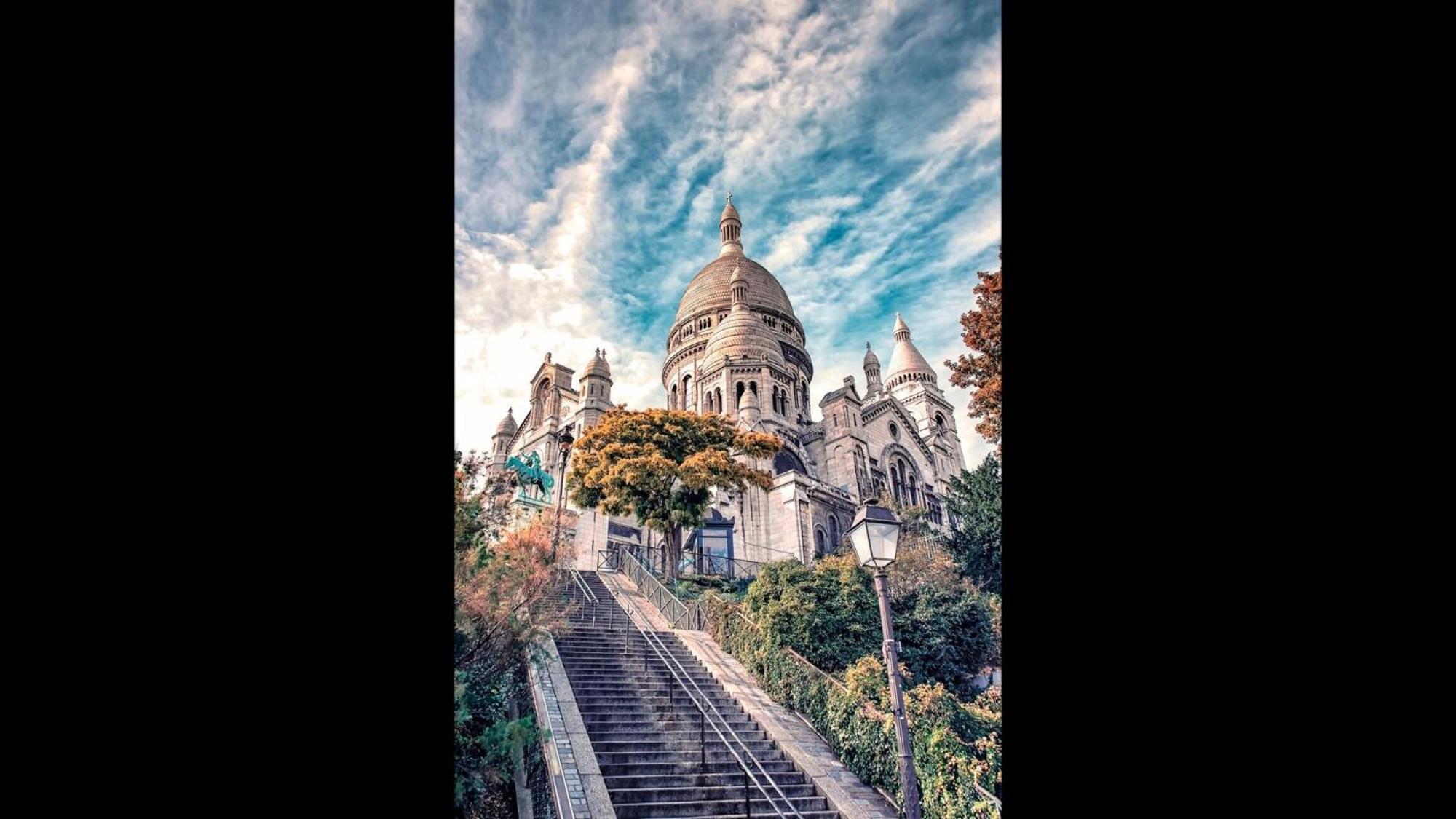 Charming Duplex In Montmartre * Parijs