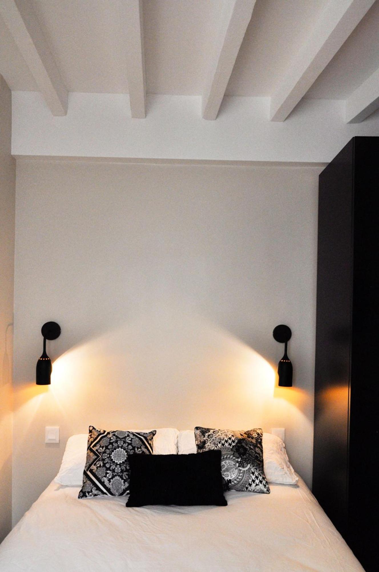 Charming Duplex In Montmartre * Parijs
